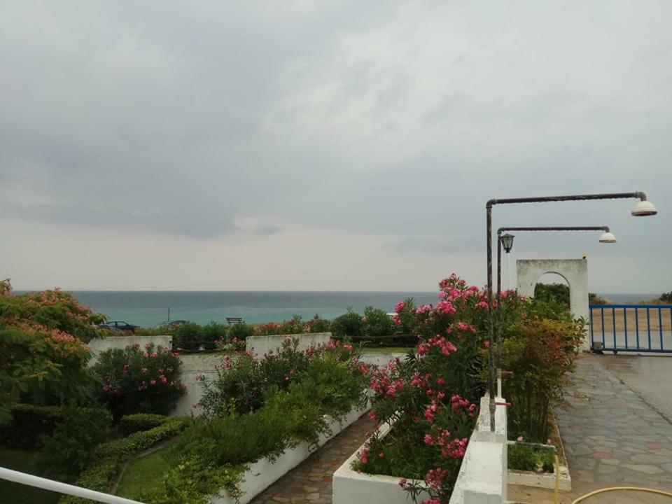 فيلا Right Across The Sea Nea Kallikrateia المظهر الخارجي الصورة