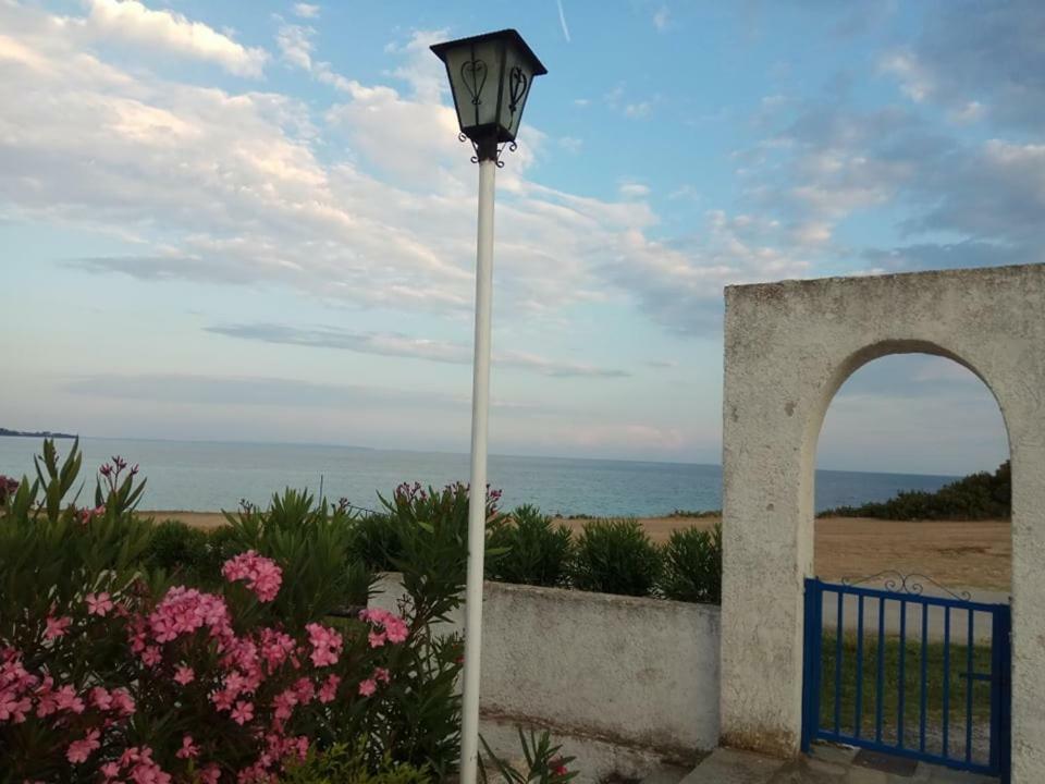 فيلا Right Across The Sea Nea Kallikrateia المظهر الخارجي الصورة